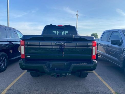 Used 2022 Ford F250 Lariat w/ Black Appearance Package AWD/4WD image 11