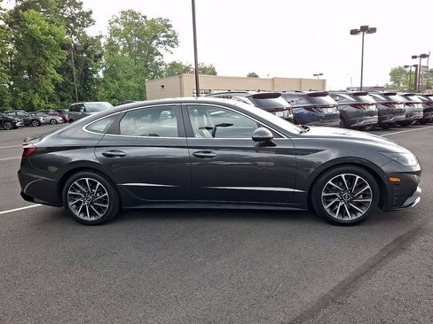 Used 2021 Hyundai Sonata Limited w/ Preferred Accessory Package FWD image 10