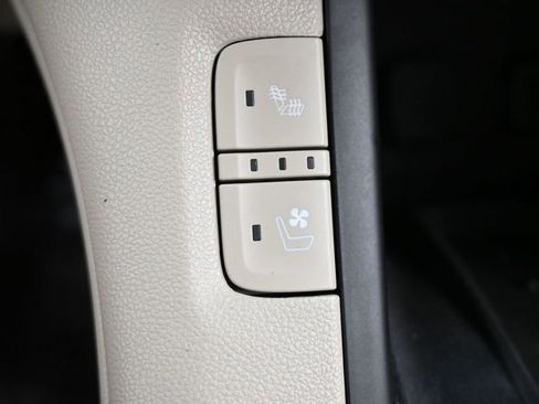 Used 2019 GMC Acadia Denali w/ Technology Package FWD image 13