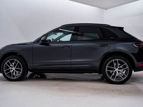 Certified 2025 Porsche Macan image 2