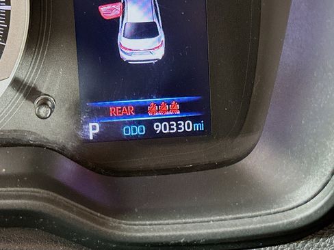 Used 2020 Toyota Corolla LE w/ Carpet Mat Package (TMS) FWD image 18