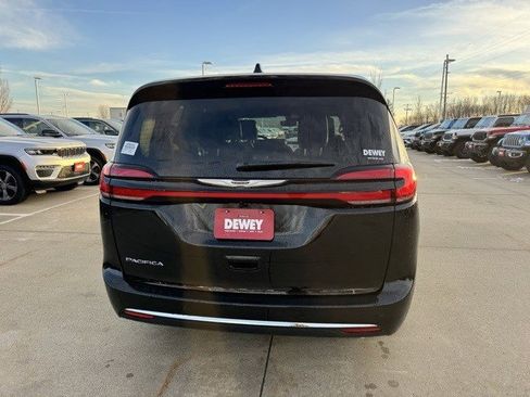 New 2026 Chrysler Pacifica Select image 6