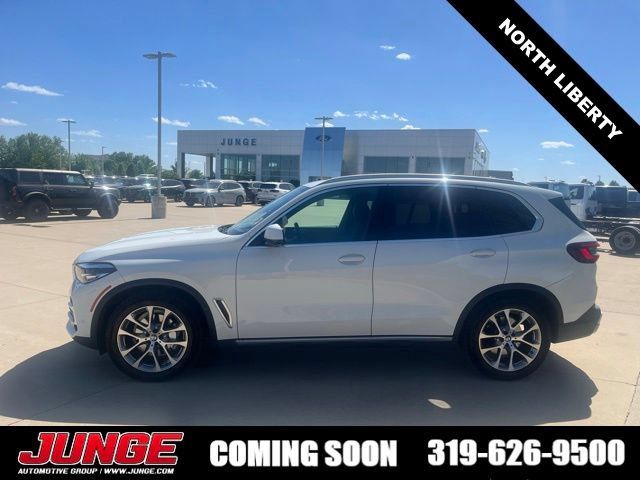 Used 2022 BMW X5 xDrive40i w/ Premium Package AWD/4WD image 2