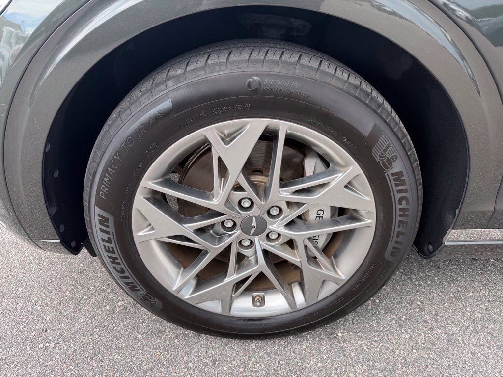 Used 2025 Genesis GV70 2.5T AWD/4WD image 11