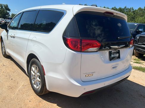 New 2026 Chrysler Voyager LX image 10
