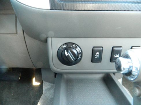 Used 2012 Nissan Frontier SV image 21