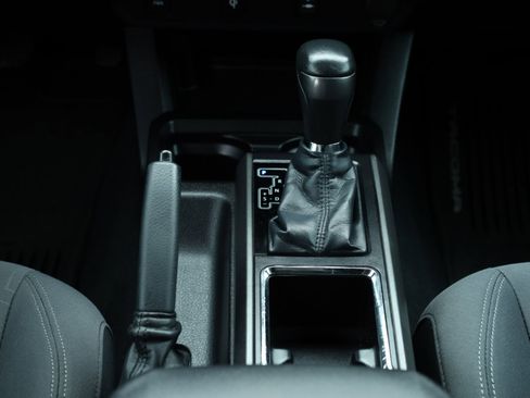 Used 2016 Toyota Tacoma SR5 image 10