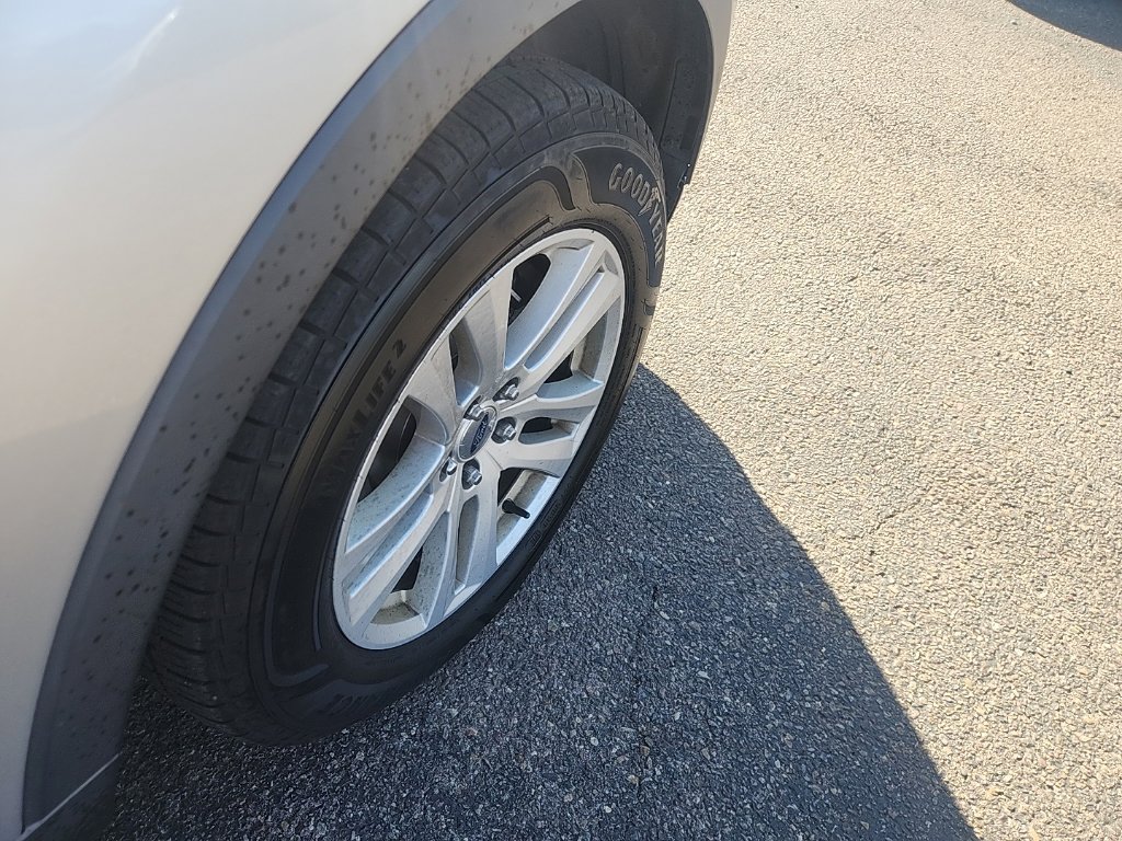 Used 2018 Ford Explorer XLT w/ Equipment Group 201A AWD/4WD image 15