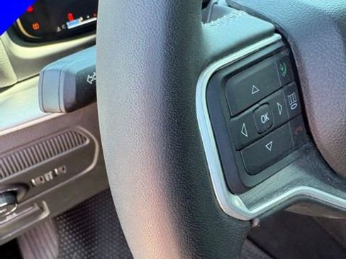 Used 2025 Jeep Wagoneer L Series II w/ 8-pass Seating Package AWD/4WD image 14