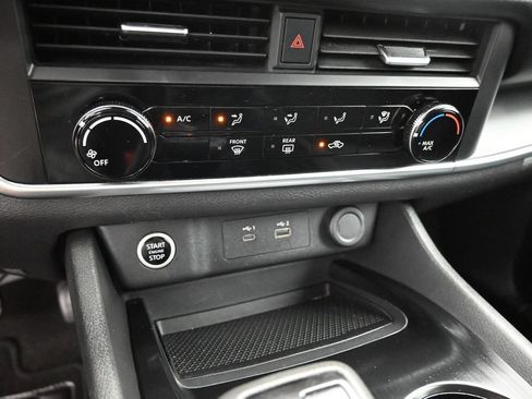Used 2023 Nissan Rogue S FWD image 18