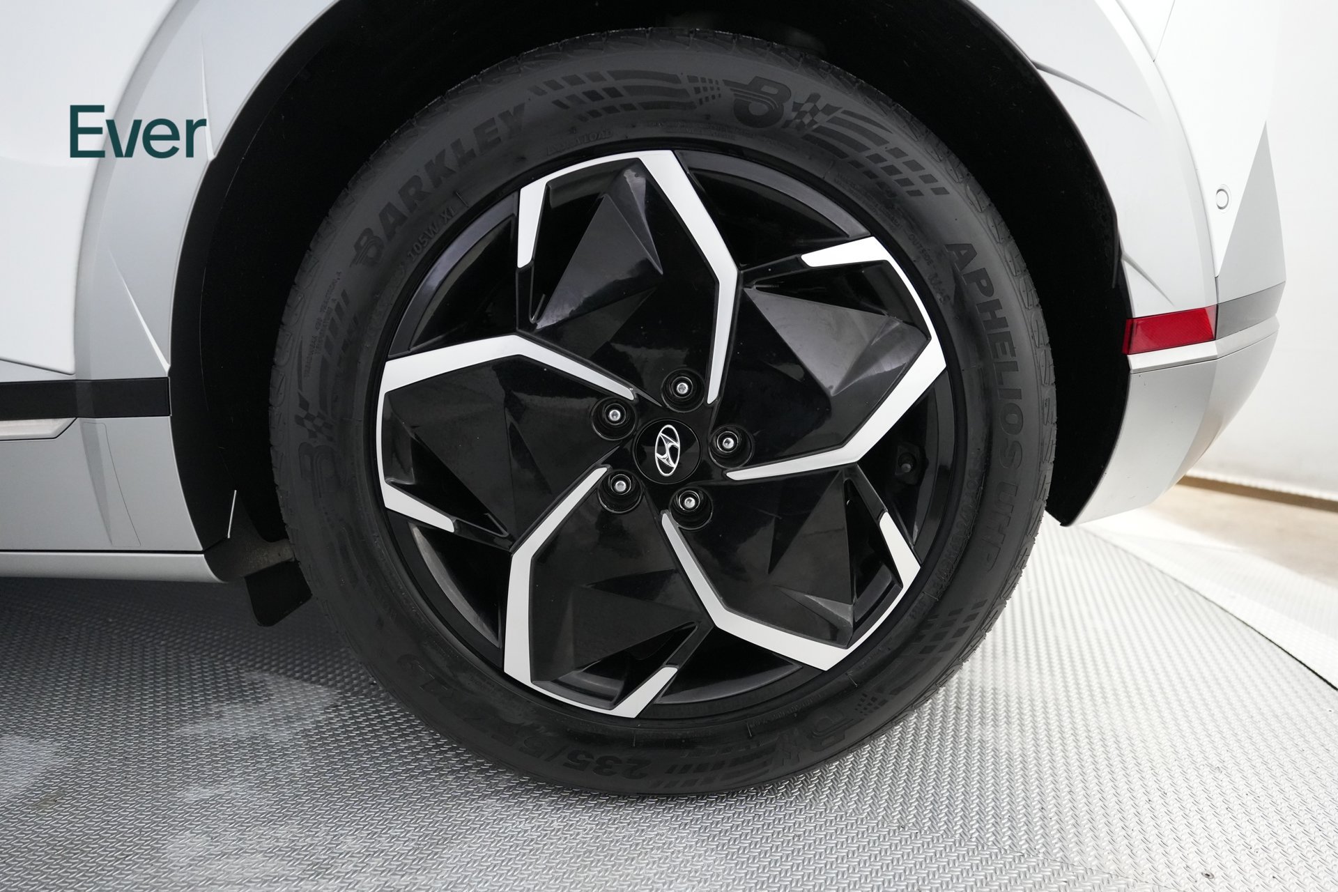 Used 2024 Hyundai Ioniq 5 Limited RWD image 9