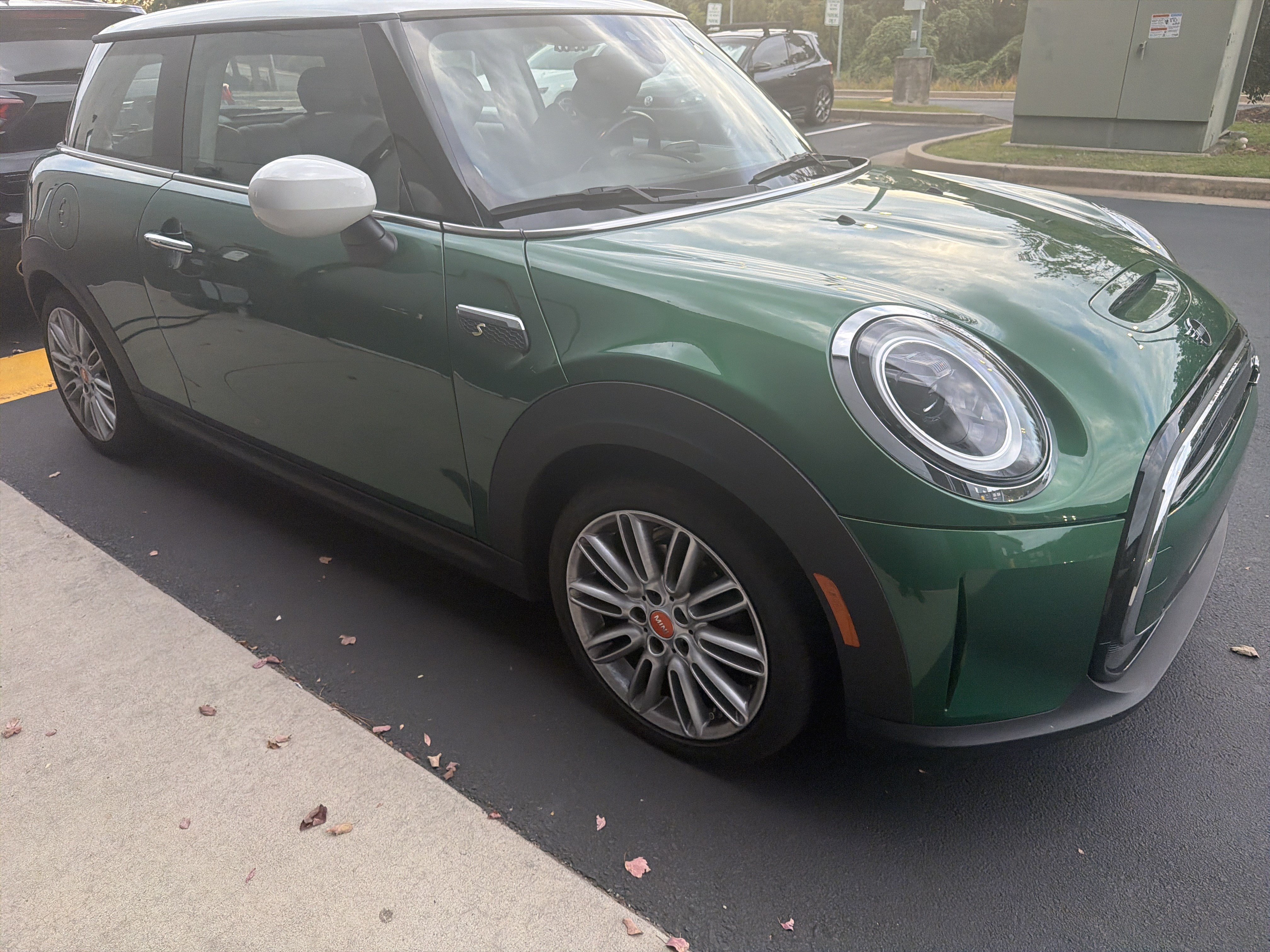 Used 2024 MINI Cooper SE FWD image 2