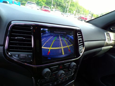 Used 2021 Jeep Grand Cherokee Laredo X AWD/4WD image 21