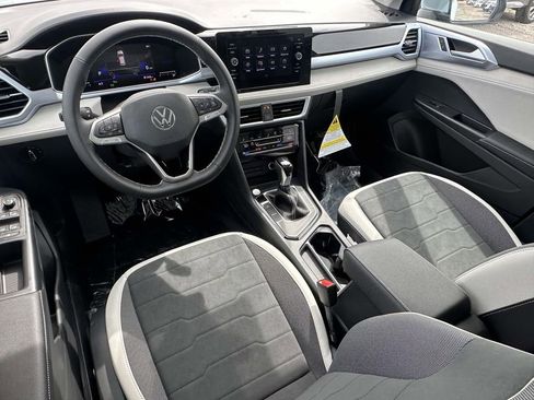 New 2026 Volkswagen Taos SE FWD image 10
