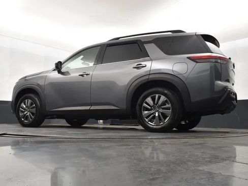 Used 2024 Nissan Pathfinder SV FWD image 12