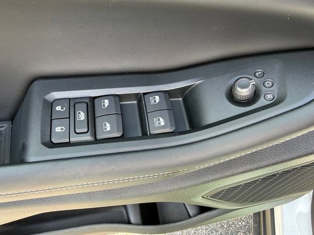 Used 2026 Jeep Grand Cherokee Altitude AWD/4WD image 12