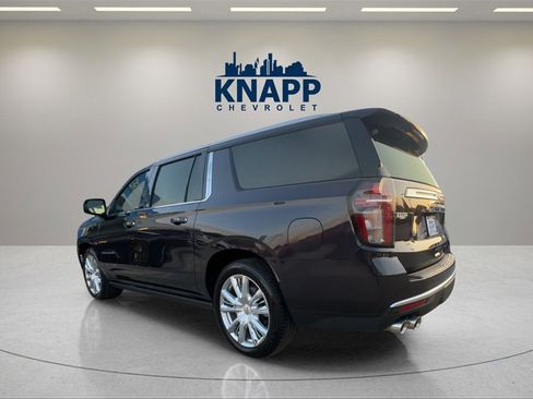 Used 2023 Chevrolet Suburban High Country image 3