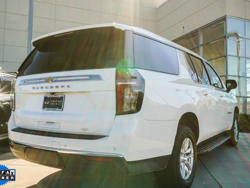 Used 2024 Chevrolet Suburban LT image 8