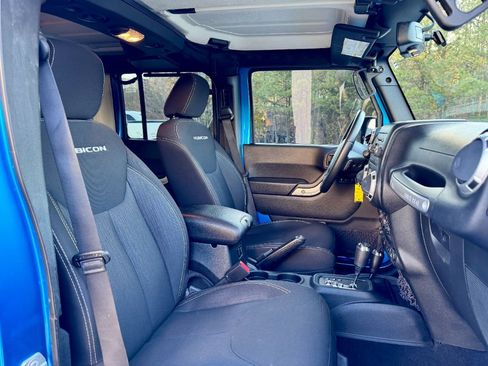 Used 2015 Jeep Wrangler Unlimited Rubicon w/ Connectivity Group image 19