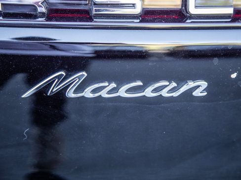 Certified 2025 Porsche Macan image 25