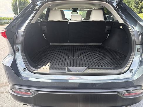 Used 2022 Toyota Venza LE AWD/4WD image 22