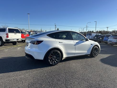 Used 2022 Tesla Model Y Performance image 6