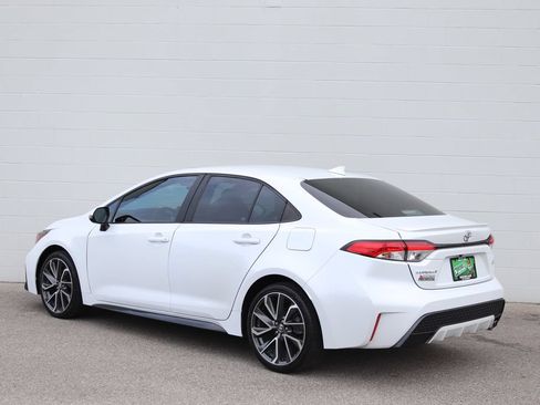 Used 2022 Toyota Corolla SE FWD image 2