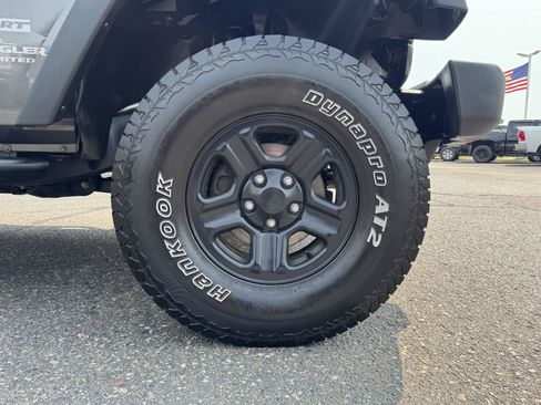 Used 2016 Jeep Wrangler Unlimited Sport AWD/4WD image 9