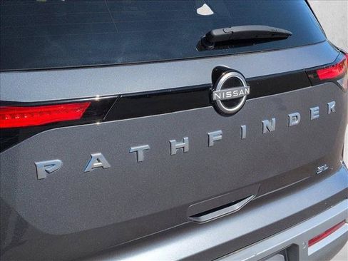 Used 2025 Nissan Pathfinder SL FWD image 30