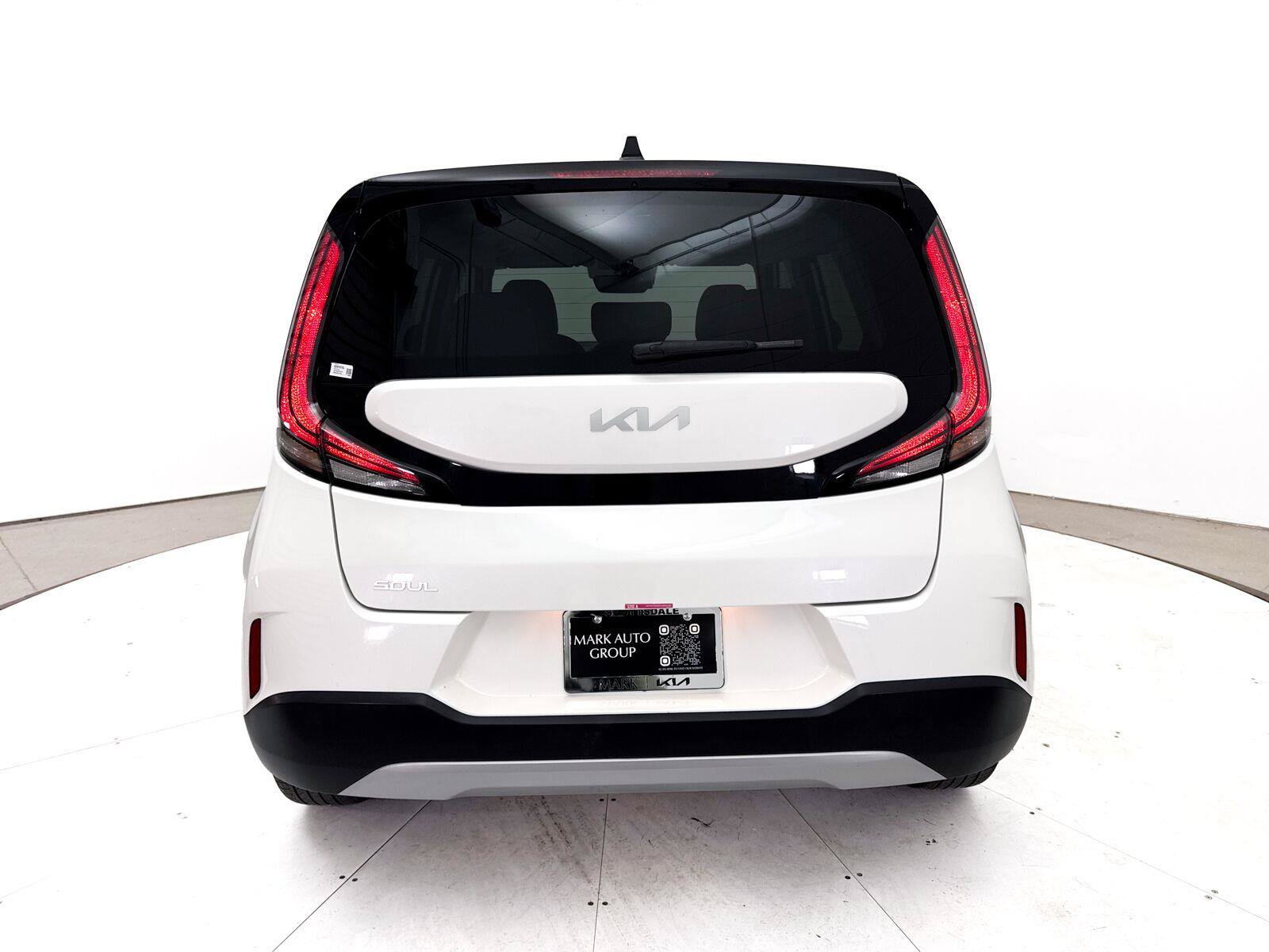 Used 2025 Kia Soul LX w/ LX Technology Package FWD image 16