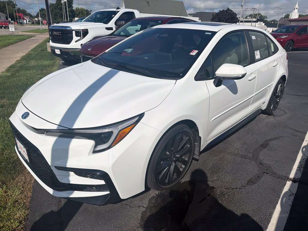 Used 2025 Toyota Corolla SE w/ SE Premium Package AWD/4WD image 3