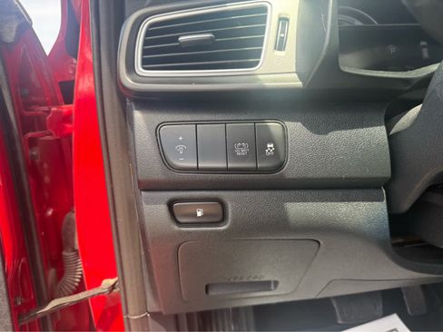 Used 2018 Kia Niro LX FWD image 10