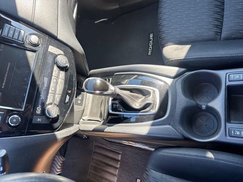 Used 2018 Nissan Rogue SV AWD/4WD image 28
