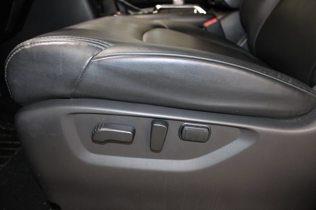 Used 2024 Nissan Armada SV RWD image 14