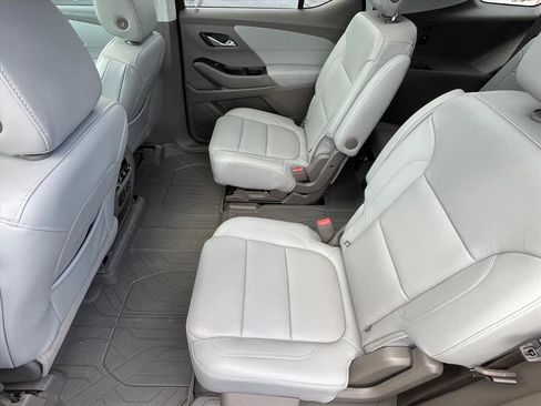 Used 2018 Chevrolet Traverse Premier w/ Driver Confidence II Package FWD image 25