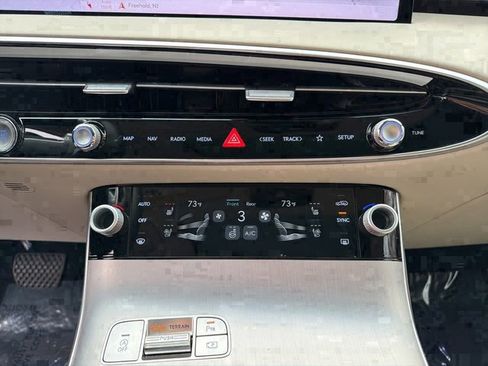 Used 2026 Genesis GV70 2.5T Advanced image 26