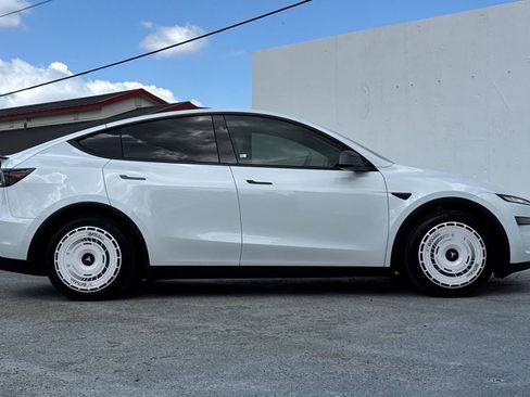 Used 2026 Tesla Model Y Long Range AWD/4WD image 2
