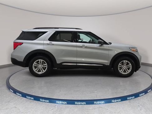Used 2023 Ford Explorer XLT AWD/4WD image 5