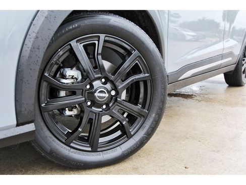 Used 2024 Nissan Kicks SR w/ SR Premium Package FWD image 29