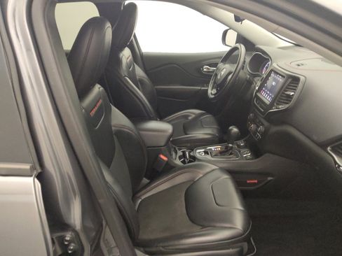 Used 2019 Jeep Cherokee Trailhawk w/ Cold Weather Group AWD/4WD image 21