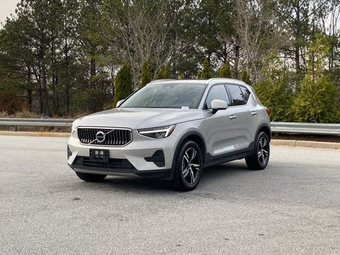 Used 2025 Volvo XC40 B5 Core image 13