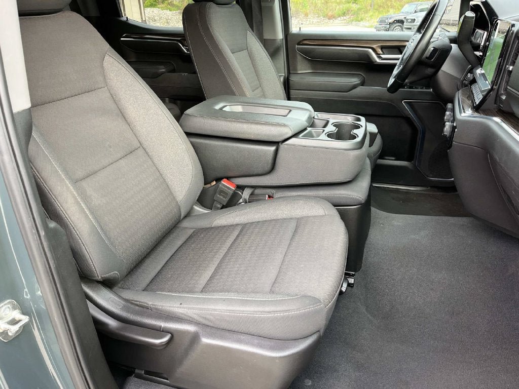 Used 2025 Chevrolet Silverado 1500 LT AWD/4WD image 23
