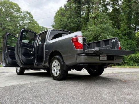 Used 2021 Nissan Titan SV w/ SV Convenience Package RWD image 11