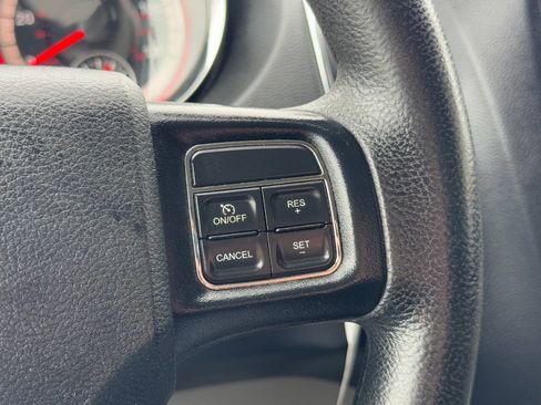 Used 2017 Dodge Grand Caravan SE FWD image 30