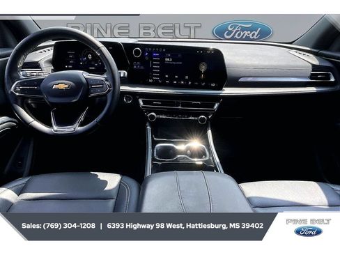 Used 2025 Chevrolet Traverse LT w/ Driver Confidence Package FWD image 13