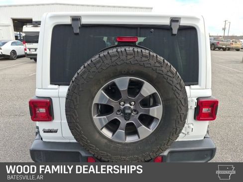 Used 2019 Jeep Wrangler Unlimited Sahara image 7