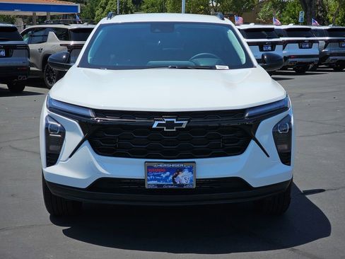 New 2026 Chevrolet Trax LT w/ Driver Confidence Package FWD image 2