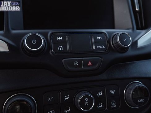 Used 2024 GMC Terrain SLT image 29