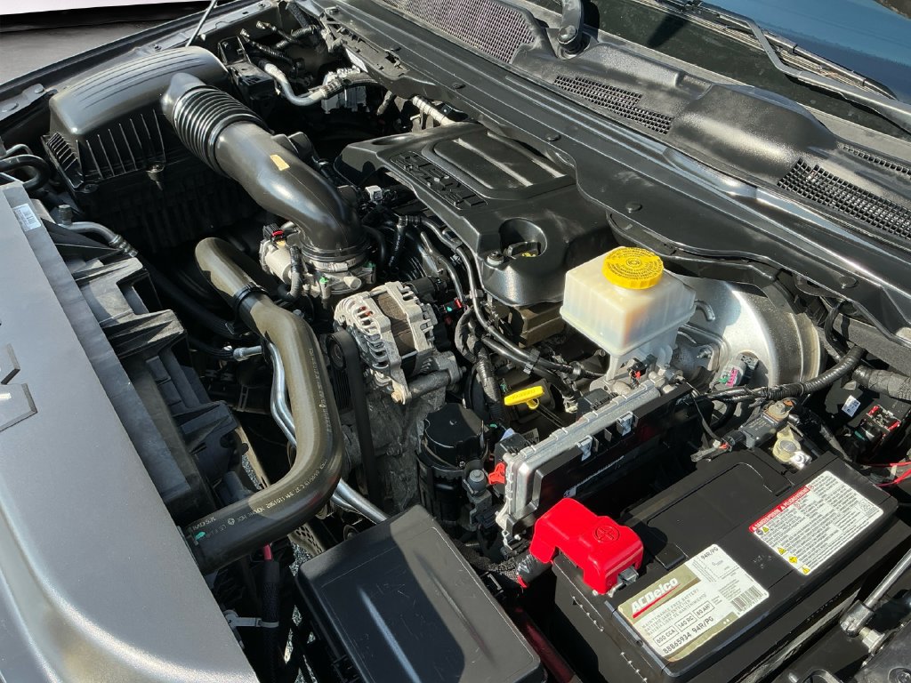 Used 2019 RAM 1500 Laramie AWD/4WD image 18