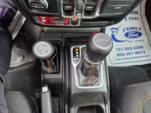 Used 2023 Jeep Gladiator Mojave w/ LED Lighting Group AWD/4WD image 16
